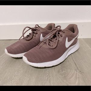 Nike Women’s Tanjun- Muave
